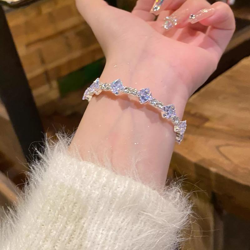Ultra-bright Zircon Bracelet - Elegant and Exquisite Women's Small and Niche High-end Accessory with Crystal and Diamond Design.