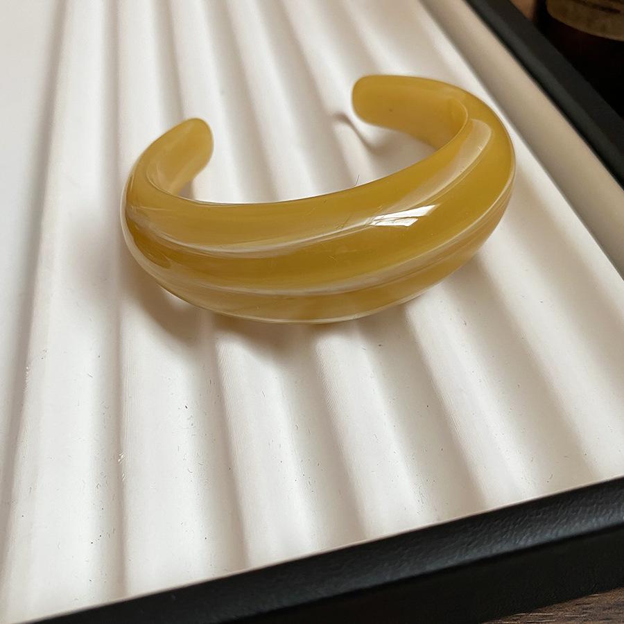 Stylish Acrylic Wide-Face Irregular Bracelet - High-End Design Niche Jewelry