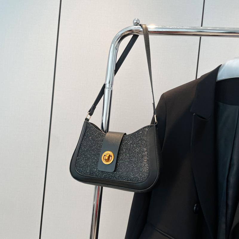 High-value simple women's armpit bag 2025 new versatile ins popular shoulder bag temperament women's bag trend this year