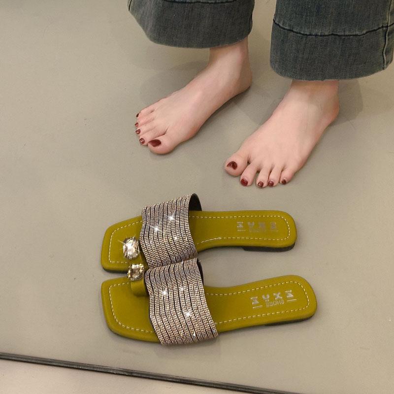 Fashion French Slippers Women Summer Wear 2025 New Style with Skirt Fashion Rhinestone Toe Flat Beach Sandals