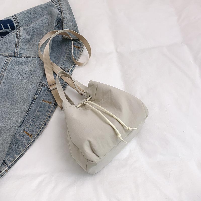 Large-capacity underarm bag women's bag 2025 spring new simple solid color foreign trend casual shoulder bucket bag