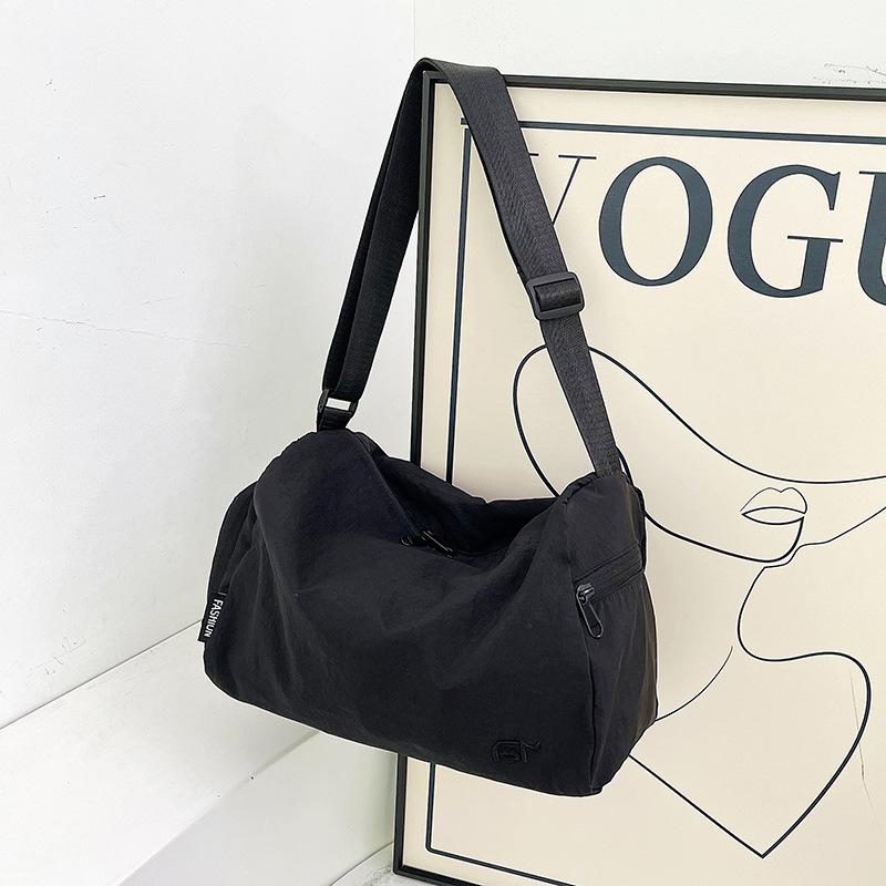 

2025 мужская и женская одинаковая новая универсальная модная повседневная для ежедневного выхода портативная многофункциональная сумка для хранения дорожная сумка сумка через плечо чёрный