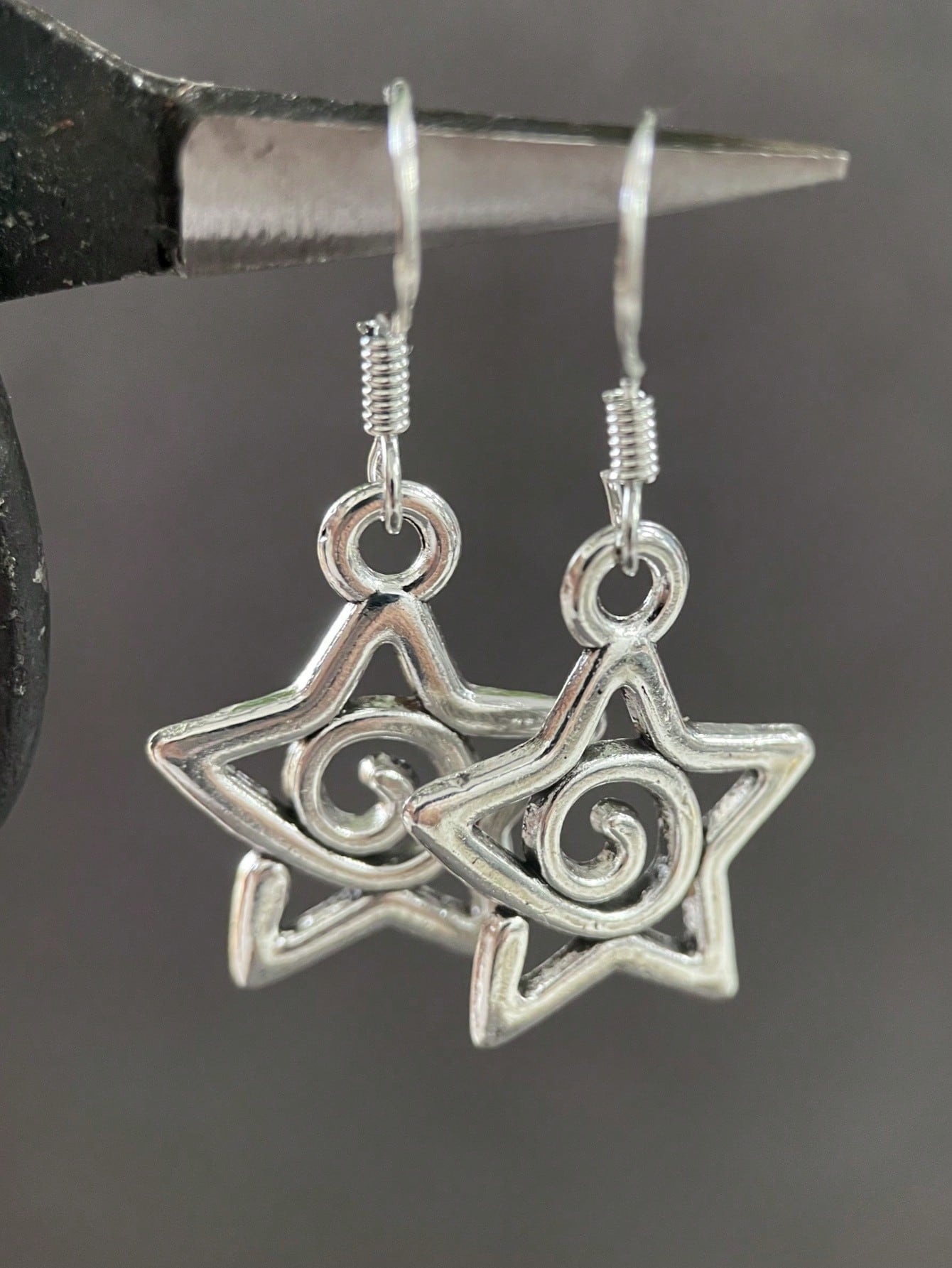 

Cute Swirl Earrings Gothic Charm Rivet Earrings for Women