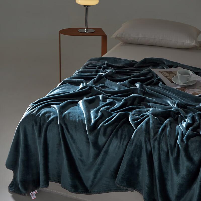 

Milan Luxury All-Season Throw Blanket