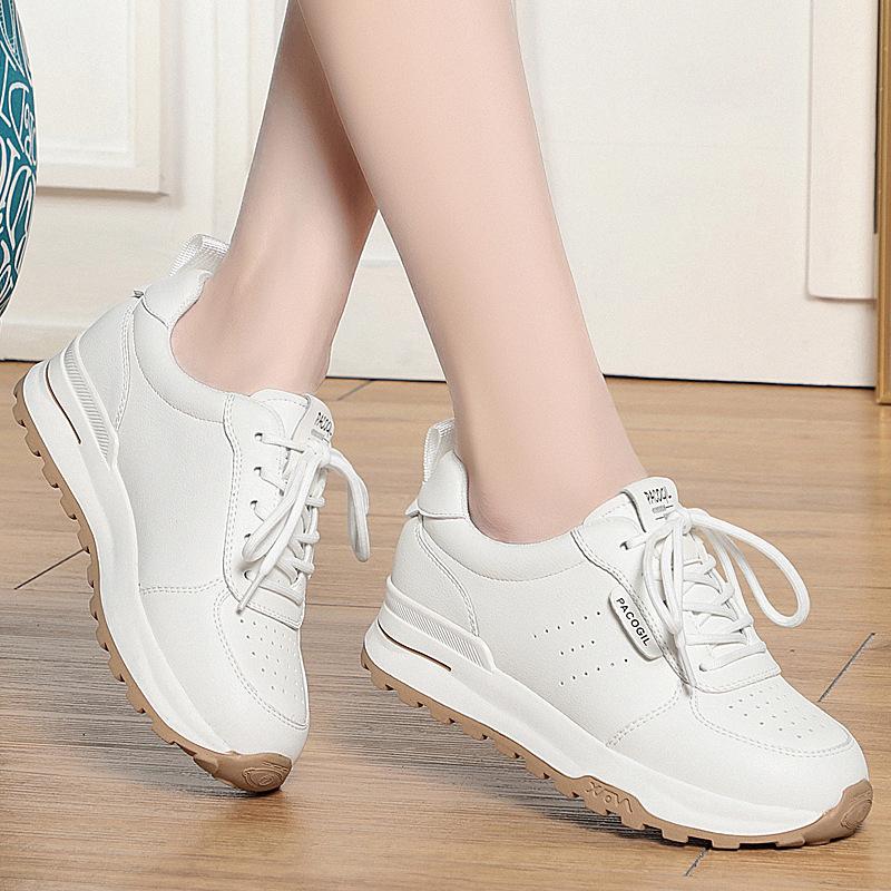 Spring Autumn Casual Soft Sole Lace-Up Small White Shoes All Match Sports Shoes Light Ladies Casual Board Shoes Mother Shoes