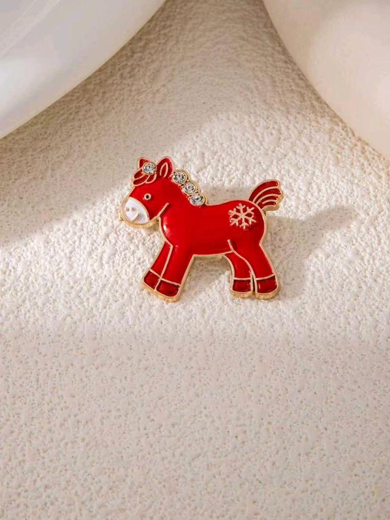 Exquisite Zodiac Horse Brooch: Festive New Year Pin & Cute Clothing Accessory