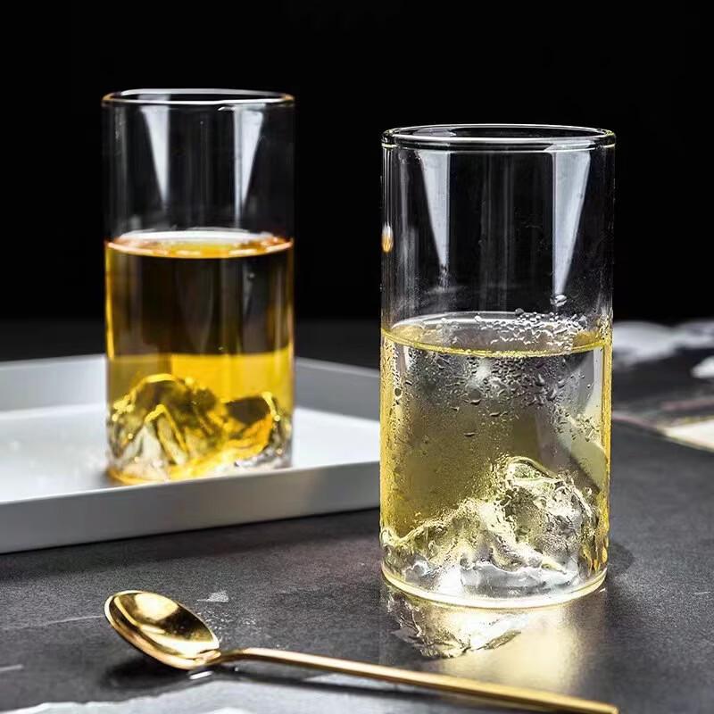 Taza de Cristal con Vista a Montaña de Iceberg