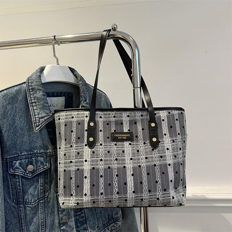 

Bag women s 2025 new model, popular this year, large-capacity tote bag, casual versatile autumn and winter shoulder class commuter bag