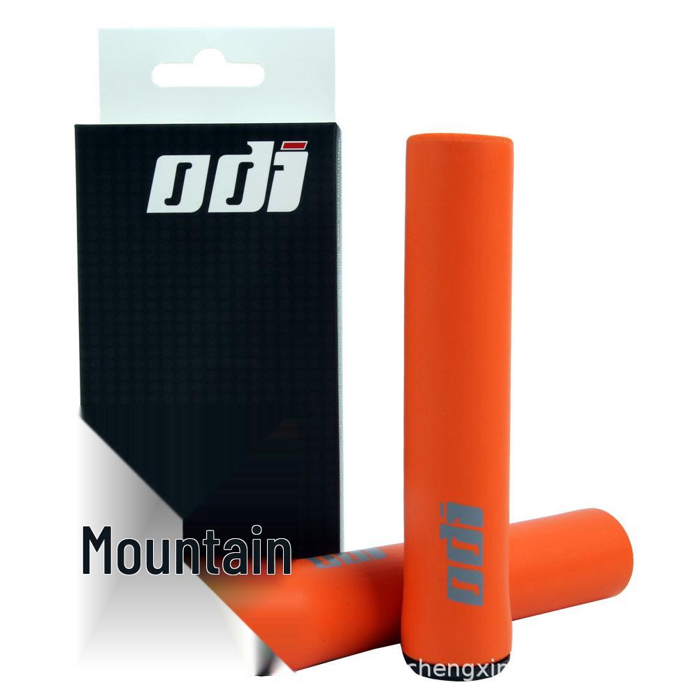 USA Silicone Grips: Ultra-light Shock Absorbing, Dirt-resistant Bike Handlebar Grips for Mountain and Road Bikes