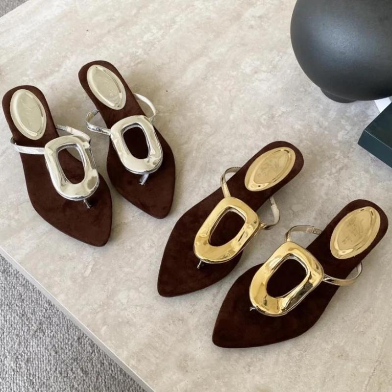 Fashion Sexy Pointed Toe Clip Toe Flip Flops Luxury Metal Decoration Wedges Designer Brand Sandals Women Fashion Comfortable Beach Shoes