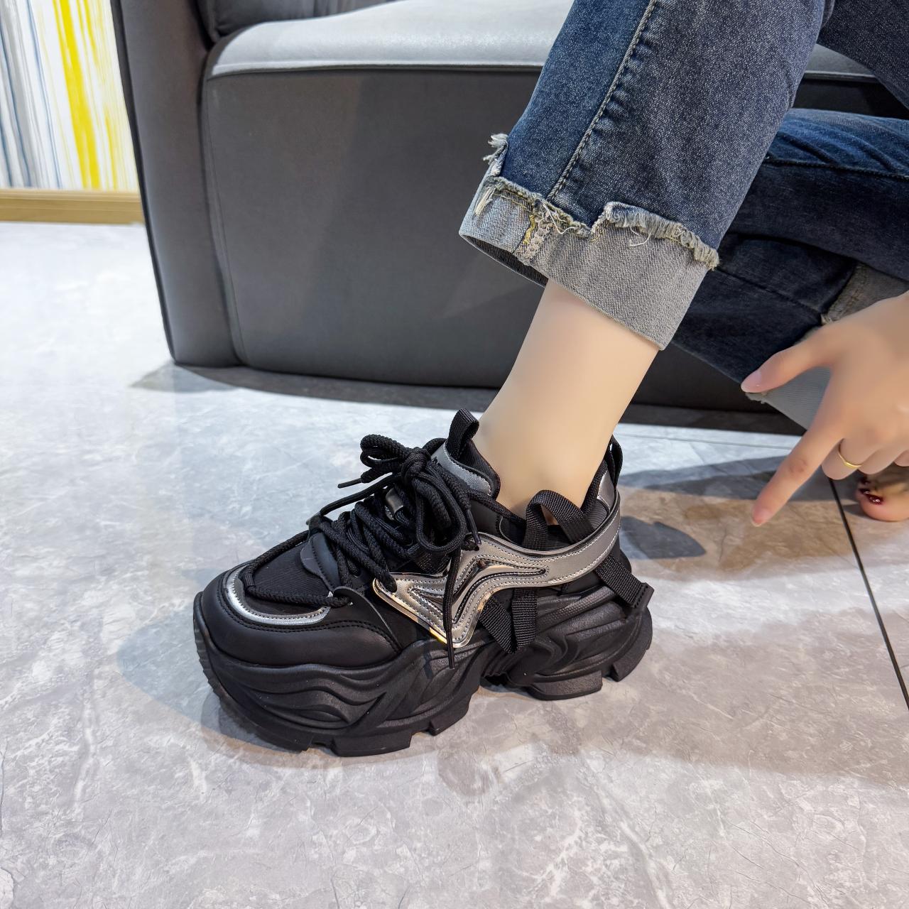 

2025 Women s Casual Shoes Round Toe Platform Sole Increase Height Lace-up Chunk Sneakers Fashion All-match Autum Sports Shoes 40 чёрный