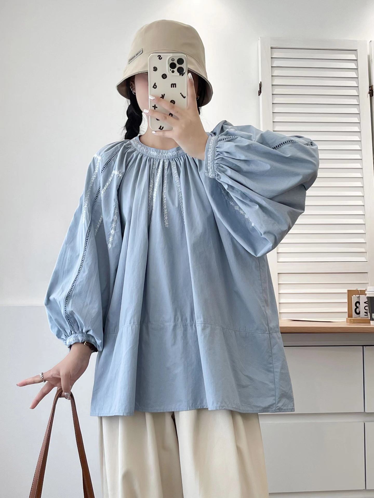 

Johnature Vintage Embroidery Pleated Round Neck Top Women Spring Patchwork Cut-out Balloon Sleeve Shirts Women One Size