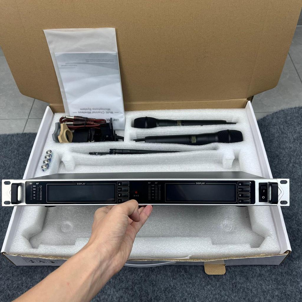 True Diversity Wireless Microphone, One-to-Two, 300m Reception, Cross-Border Spot Goods.