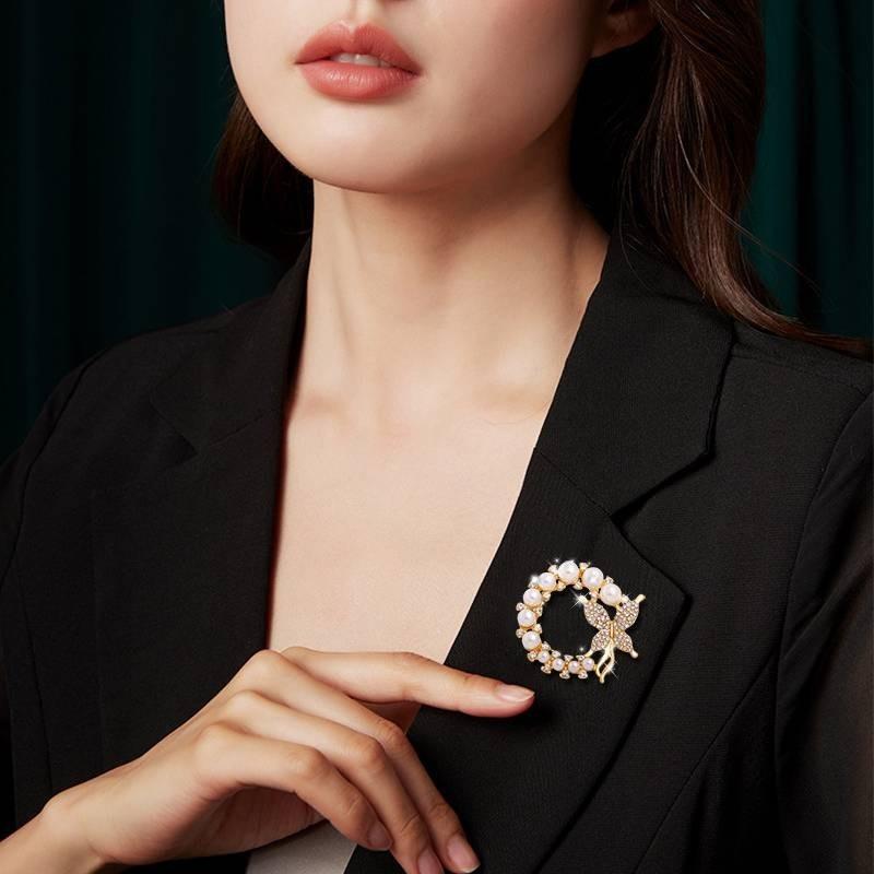 Exquisite Rhinestone And Pearl Butterfly Chest Flower Brooch For Women Korean Fashion Statement Piece