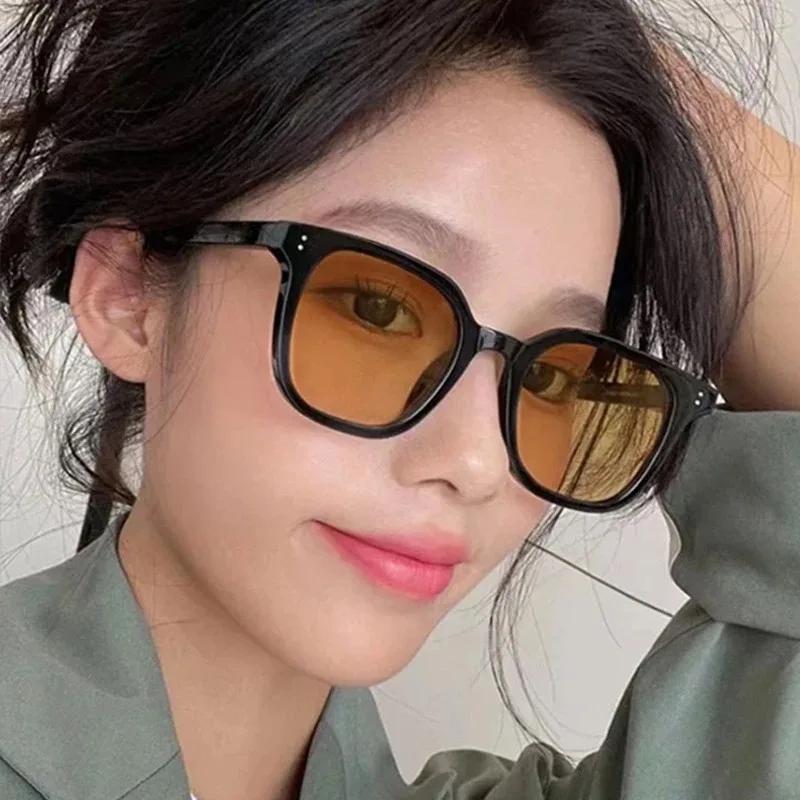 Fashion Square Sunglasses Women Clear Ocean Lens Shades UV400 Men Retro Rivets Decoration Orange Pink Sun Glasses Lentes