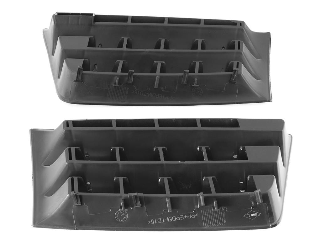 Renault Megane II 02-05 front bumper grilles left + right set.
