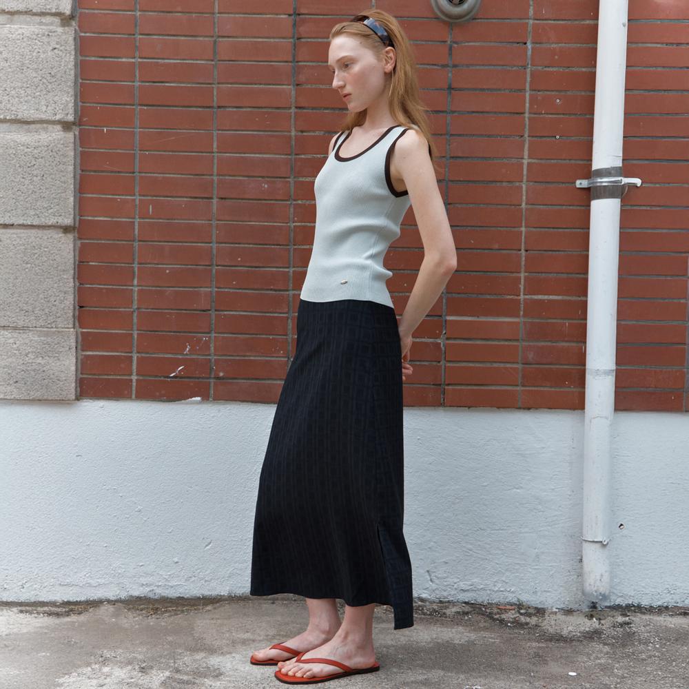 Elssibeui Textured Slit Skirt_Black