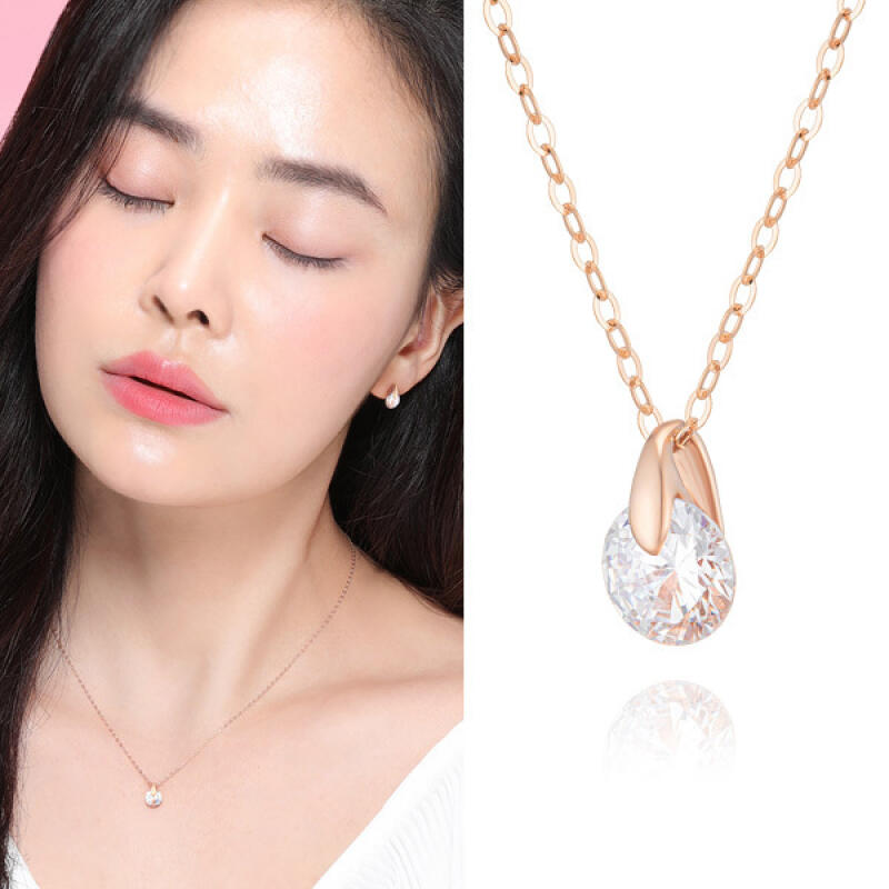 MAISON DE SHE 14K Gold Necklace with Cubic Points