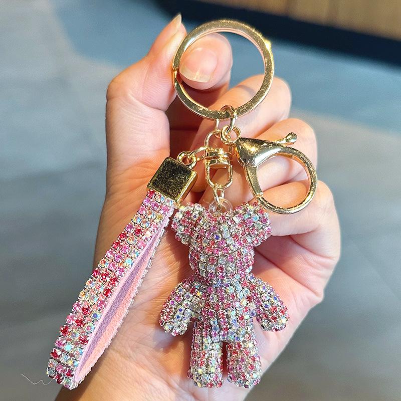 High-End Diamond-Encrusted Violent Bear Keychain, Fashionable Light Luxury Girls' Car Key Chain Pendant, Exquisite Bear Keychain.