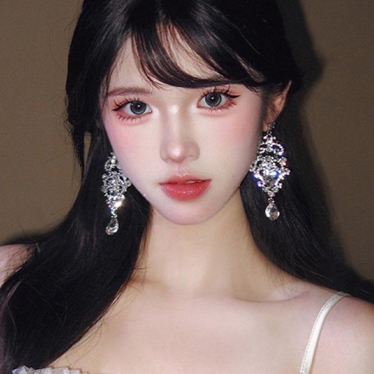 Silver Needle Korean Court-Style Rhinestone Water Drop Earrings: Elegant High-End Fashion Ear Studs