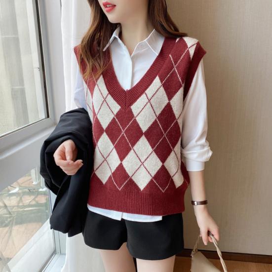 Women's Diamond Plaid Pattern Knitted Vest Loose V Neck Sleeveless Pullover Tank Top Casual School Sweater Top