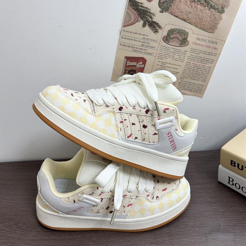 Niche cranberry color scheme bread shoes female ins student white shoes 2025 summer new versatile casual shoes