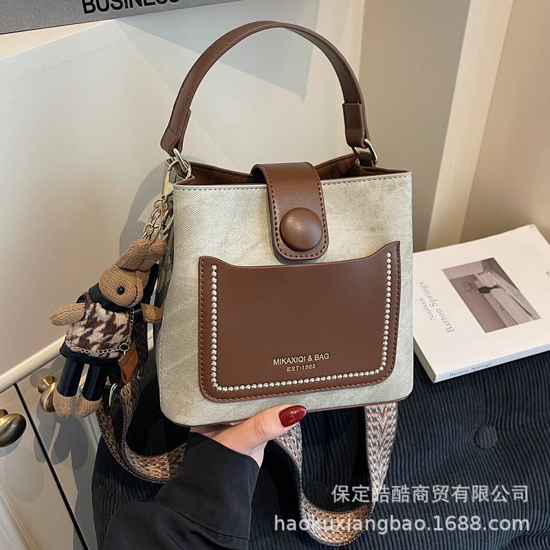 Hand Bag Women's 2025 New Trendy Autumn and Winter Popular Fashion Shoulder Bag High-end Commuter Messenger Bucket Bag