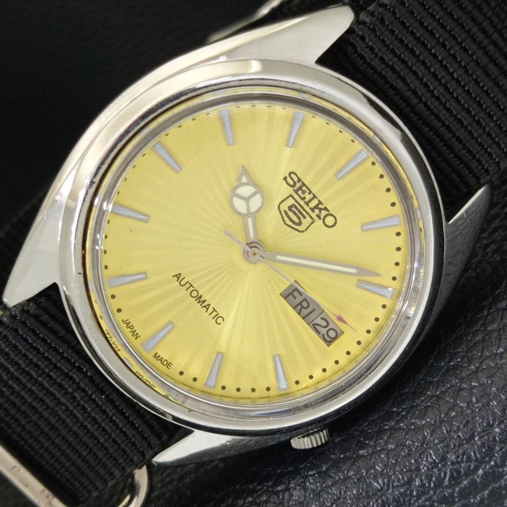 

VINTAGE SEIKO 5 AUTOMATIC 7009A JAPAN MENS GOLDEN COLOR DIAL WATCH a701492-5 R206b-a701492