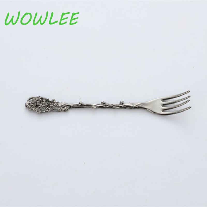 2PCSEuropean Dessert Fruit Fork Stainless Steel Long Handle Cake Snack Fork Embossed Tableware Salad Fork Kitchen Utensils