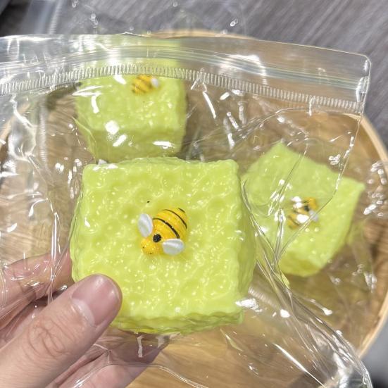 Honeycomb Cube Bee Squeeze Toy Slow Rising Anti-Anxiety Bee Cube Pinch Toy Soft Stretchy Decompression Sensory Toy