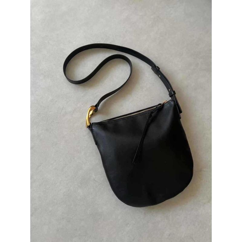 

Весенняя кожаная сумка-седло женская однотонная универсальная на плечо, сумка-мессенджер, простая женская сумка, нишевая сумка-подмышка с золотой пряжкой 25*26*3cm чёрный