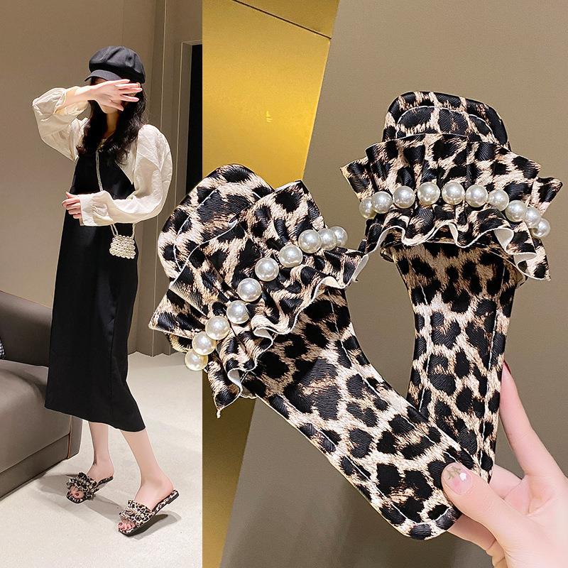 Large size leopard print cool slippers women's summer new European and American pleated beaded square head one-word flat slippers