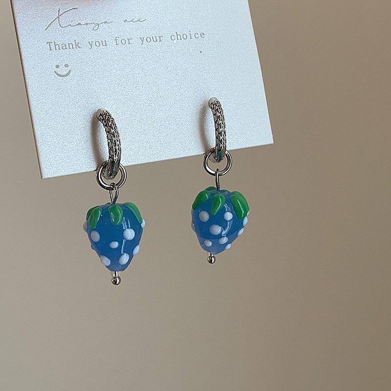 

Милые и симпатичные серьги-пряжки в виде голубой клубники, женские, легкие, роскошные, нишевые, ретро, элегантные, модные, универсальные серьги