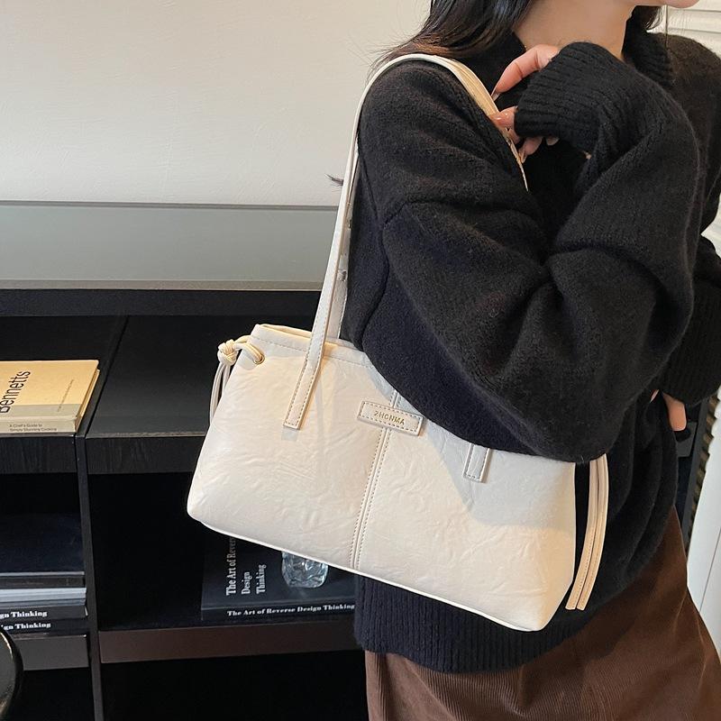 Large-capacity Retro Bag Women's Autumn and Winter Versatile 2025 New Simple Shoulder Bag Popular Commuter Tote Bag This Year