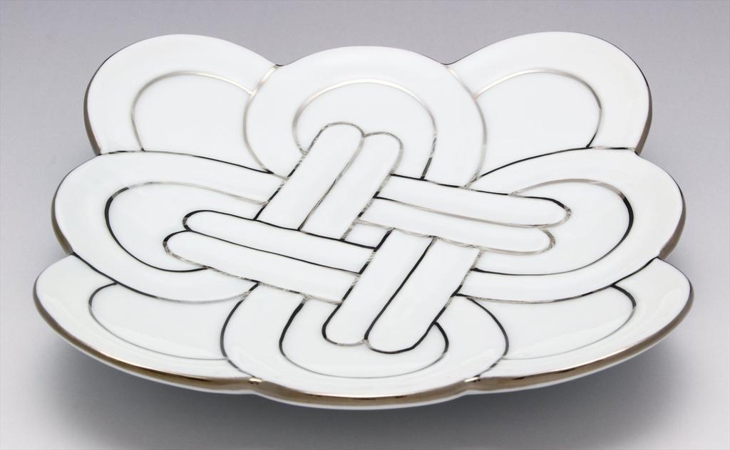 24to3 Nishitomi Ceramics Arita ware plate Densei kiln auspicious knot individual plate plate dish side plate diameter 13cm platinum Christmas New Year
