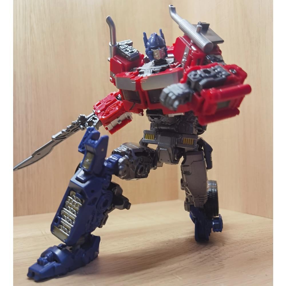 Baiwei Ironhide Transformation Toys Model TW1026 Expert Optimus Commander Robot OP01 Autobots Sentinel Prime TW1024