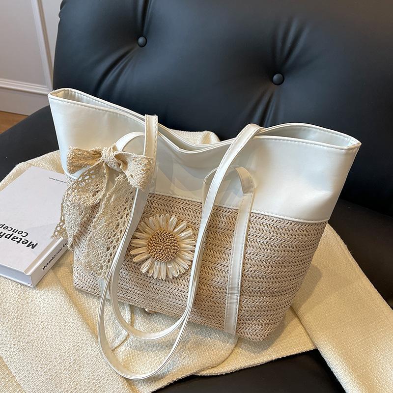 Spring and Summer Large Capacity Tote Bag for Women New High End Textured Shoulder Bag for College Students' Class Commuting Bag