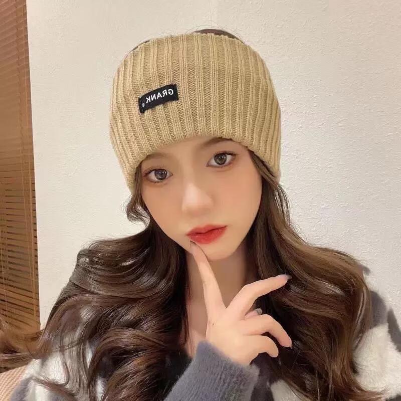 

Вязаная повязка на голову и манишка