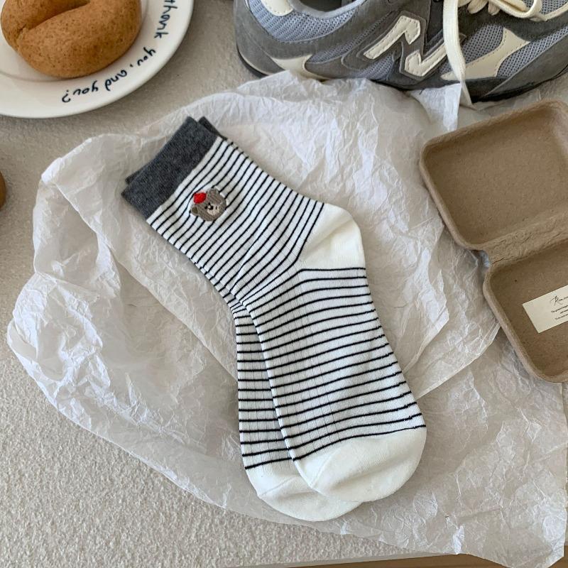 

Женские осенние новые мультяшные полосатые вышитые милые носки из хлопка до середины икры с щенком и медведем 1 pair