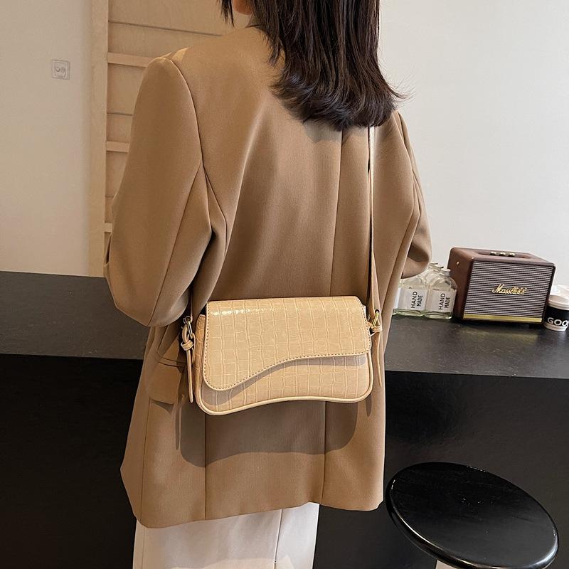 Klappe Magnetschnalle Schulter Umhängetasche Arbeit Pendler Mode Einfache Achselhöhle Kleine Quadratische Tasche Handheld Orgel Damentaschen