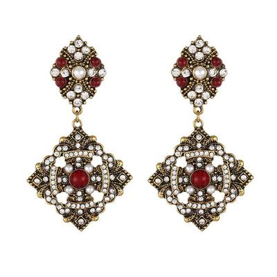 European Retro Pearl Square Stud Earrings - Unique, High-End Design for Women
