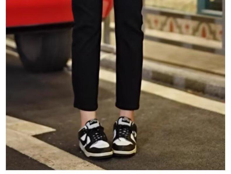 2025 Spring/Summer Women's Black Cigarette Straight-Leg Jeans - Slim Nine-Point Style