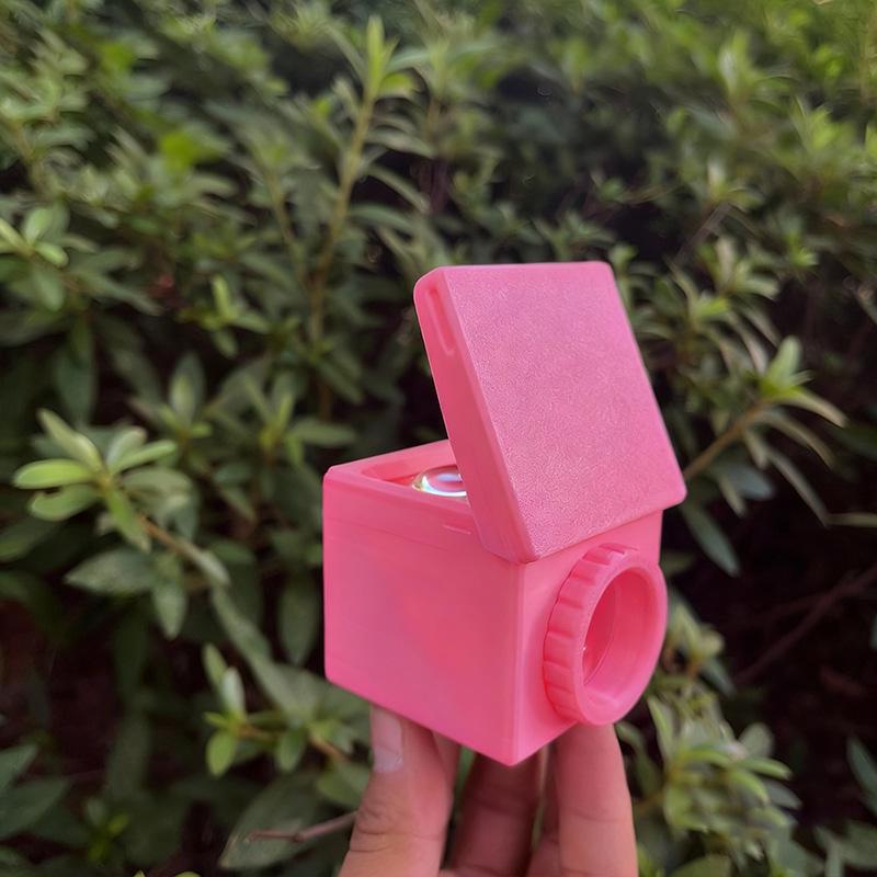 3D Printed Waist-Level Fresnel Lens Viewfinder for Creative Travel Photography.