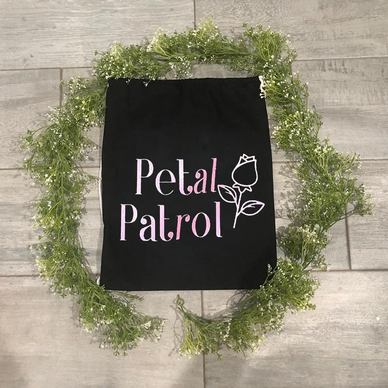 

Petal Patrol Сумка для охраны колец День свадьбы Мальчишник Девичник Девичник Свадебный душ Девочка с цветами Несущий кольца Подарок для предложения 43x34cm