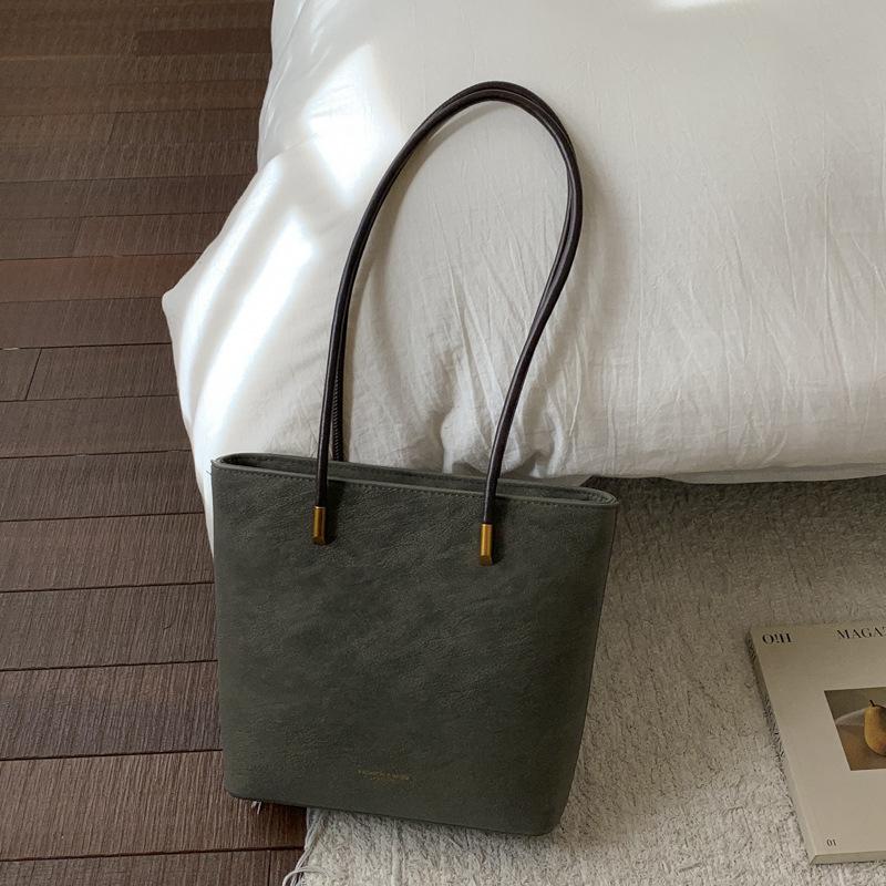 Retro niche matte bag women s new commuter versatile shoulder bag high value casual portable bucket bag