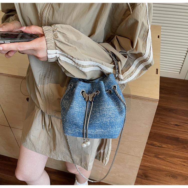 Niche Design Bag Women's 2025 New Fashion High-end Single Shoulder Messenger Bag Pleated Woven Cloud Bag