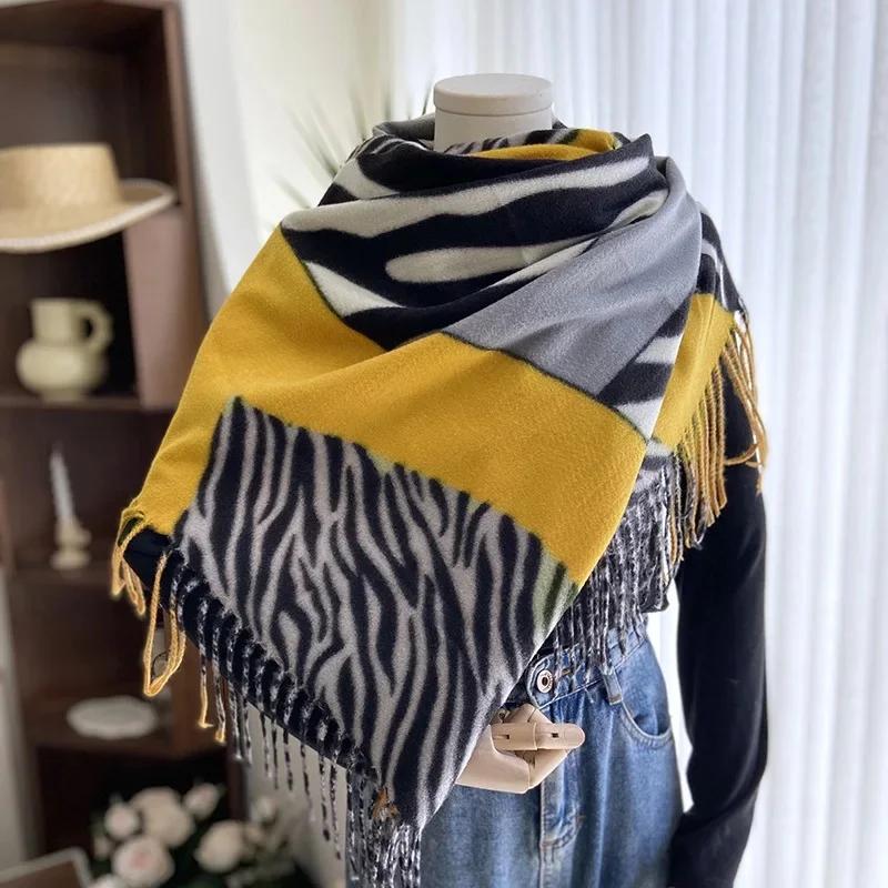 Damen Europäischer und Amerikanischer Stil Kamelmuster Doppelseitiger Druck Warmer Fransen-Schal Herbst und Winter Warmer Halsschal Wer