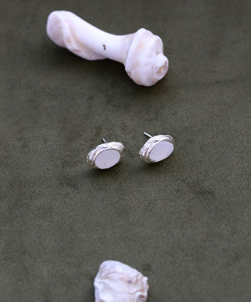 Reindeer Murmur Earring 07
