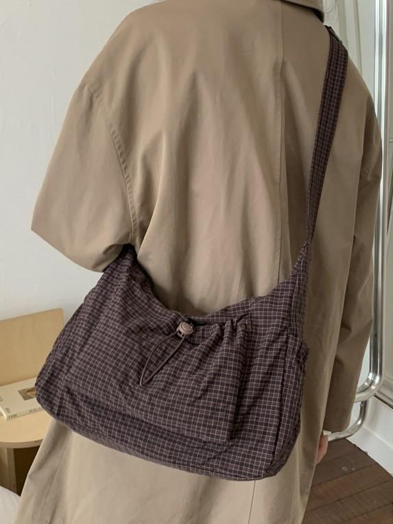 Nylon Umhängetasche für Damen mit Reißverschlusstaschen und Komfort im urbanen Stil