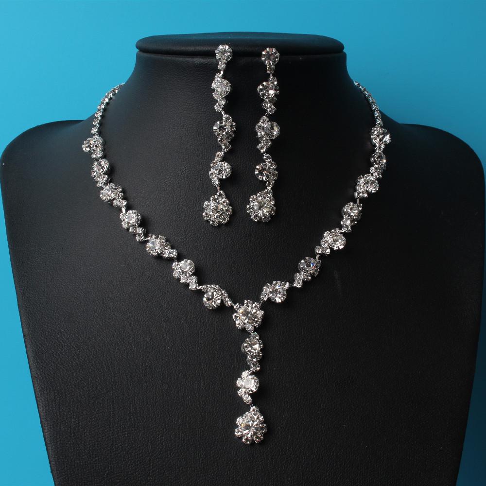 

Корейский стиль Медный набор с когтями Цветочное бриллиантовое колье: Креативные свадебные женские украшения в простом модном дизайне алмаз/белый